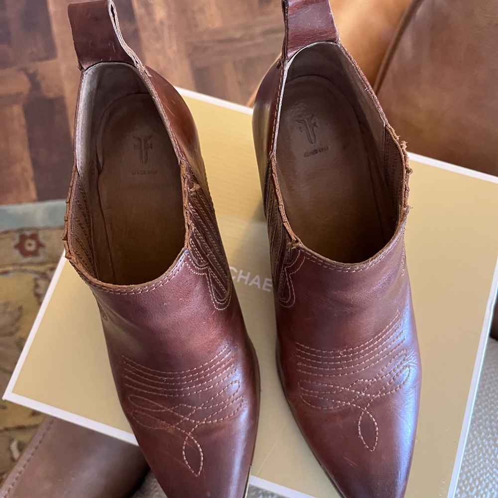 Frye Faye Shootie leather ankle boots. Perfect western style! - Picture 5 of 12